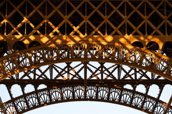 Dentelle métallique tour Eiffel